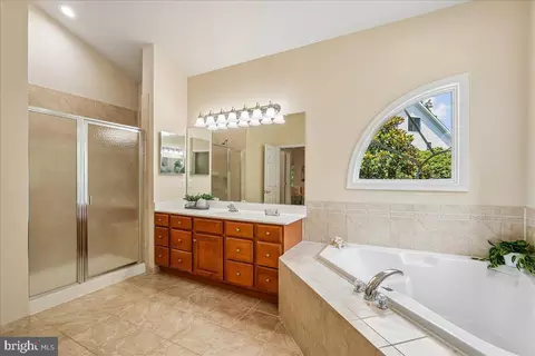 Bath - 6322 Halsey Rd, Mclean, VA 22101 photo 2 of 6