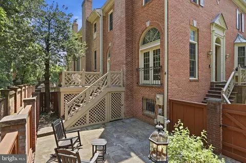 Exterior - 6656 Hampton Park Ct, Mclean, VA 22101 photo 7 of 9