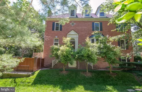 Exterior - 6656 Hampton Park Ct, Mclean, VA 22101 photo 4 of 9