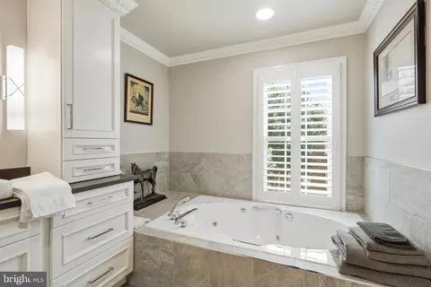 Bath - 6656 Hampton Park Ct, Mclean, VA 22101 photo 3 of 6