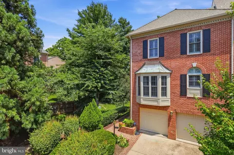 Exterior - 6656 Hampton Park Ct, Mclean, VA 22101 photo 3 of 9