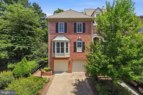 Exterior - 6656 Hampton Park Ct, Mclean, VA 22101 photo 2 of 9