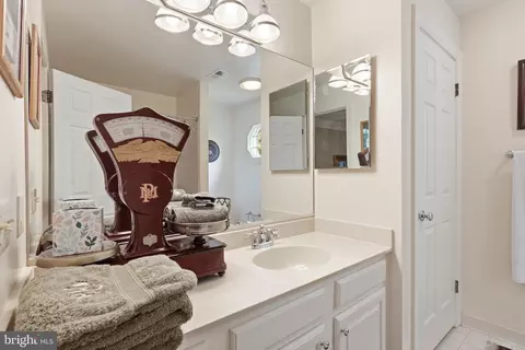Bath - 6656 Hampton Park Ct, Mclean, VA 22101 photo 5 of 6