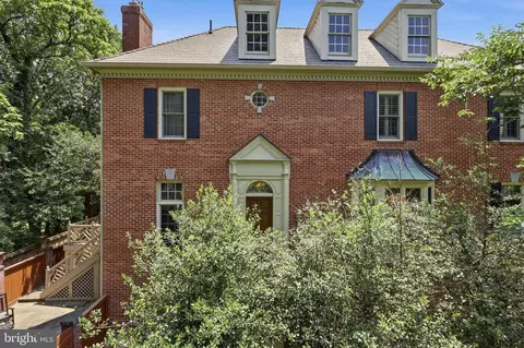 Exterior - 6656 Hampton Park Ct, Mclean, VA 22101 photo 5 of 9