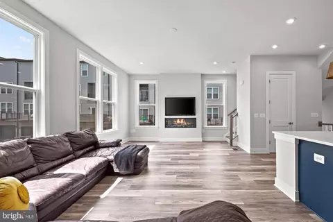 Living - 2317 Liberty Loop, Herndon, VA 20171 photo 2 of 3