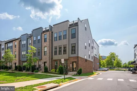 Exterior - 2317 Liberty Loop, Herndon, VA 20171 photo 6 of 8