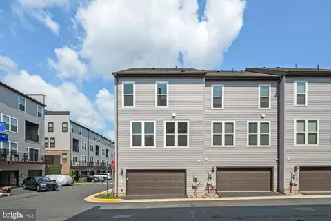 Exterior - 2317 Liberty Loop, Herndon, VA 20171 photo 4 of 8
