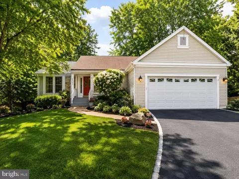 10799 Adare Dr, Fairfax, VA 22032