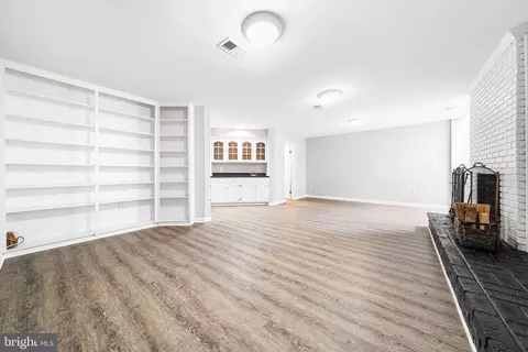 Living - 7308 Aynsley Ln, Mclean, VA 22102 photo 11 of 15