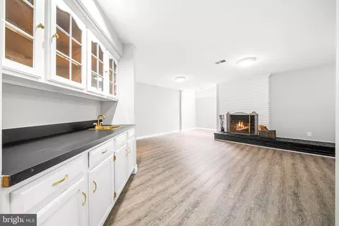 Living - 7308 Aynsley Ln, Mclean, VA 22102 photo 14 of 15