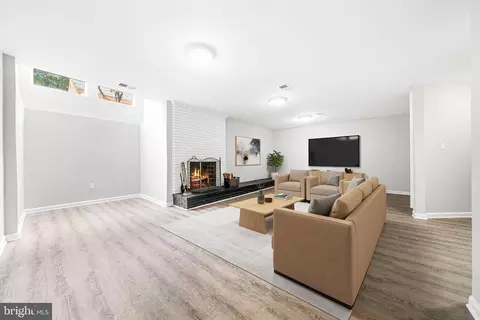 Living - 7308 Aynsley Ln, Mclean, VA 22102 photo 2 of 15