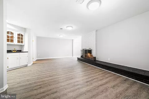 Living - 7308 Aynsley Ln, Mclean, VA 22102 photo 15 of 15