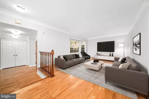 Living - 7308 Aynsley Ln, Mclean, VA 22102 photo 3 of 15