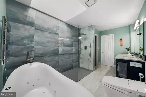 Bath - 7308 Aynsley Ln, Mclean, VA 22102 photo 6 of 11