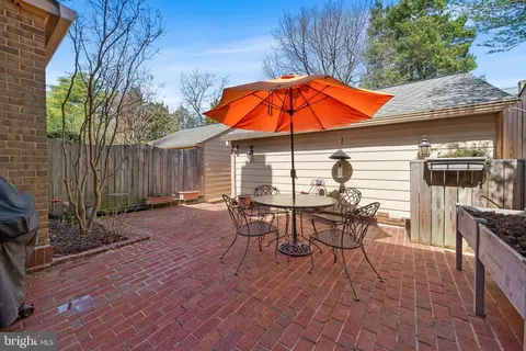Exterior - 7308 Aynsley Ln, Mclean, VA 22102 photo 2 of 8
