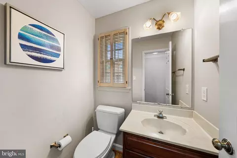 Bath - 7308 Aynsley Ln, Mclean, VA 22102 photo 1 of 11