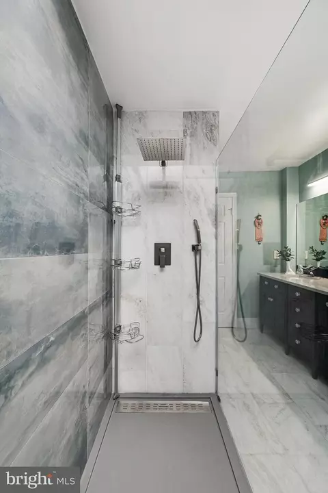 Bath - 7308 Aynsley Ln, Mclean, VA 22102 photo 5 of 11