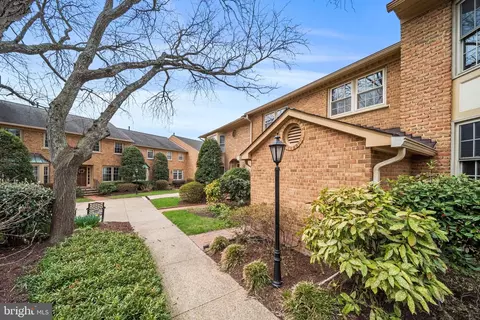Exterior - 7308 Aynsley Ln, Mclean, VA 22102 photo 7 of 8