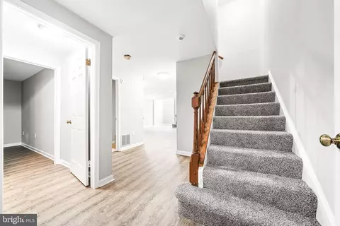 Entry Way - 7308 Aynsley Ln, Mclean, VA 22102 photo 2 of 3