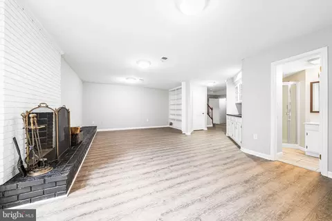 Living - 7308 Aynsley Ln, Mclean, VA 22102 photo 13 of 15