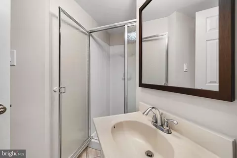 Bath - 7308 Aynsley Ln, Mclean, VA 22102 photo 10 of 11
