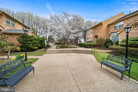 Exterior - 7308 Aynsley Ln, Mclean, VA 22102 photo 8 of 8