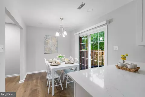 Dining - 2256 Gunsmith Sq, Reston, VA 20191 photo 3 of 3