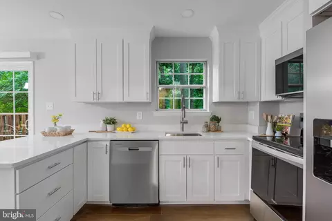 Kitchen - 2256 Gunsmith Sq, Reston, VA 20191 photo 4 of 4