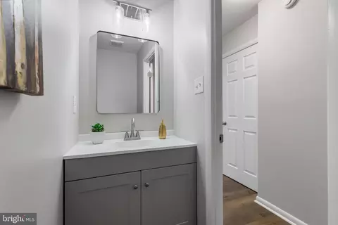 Entry Way - 2256 Gunsmith Sq, Reston, VA 20191 photo 2 of 5