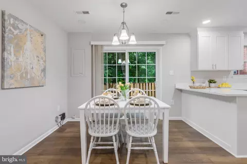 Dining - 2256 Gunsmith Sq, Reston, VA 20191 photo 1 of 3