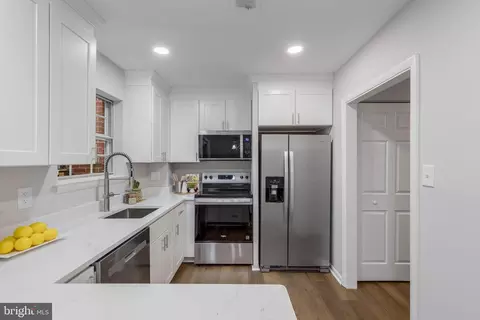 Kitchen - 2256 Gunsmith Sq, Reston, VA 20191 photo 2 of 4