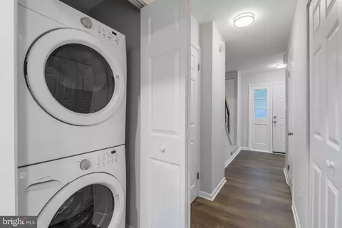 Entry Way - 2256 Gunsmith Sq, Reston, VA 20191 photo 3 of 5