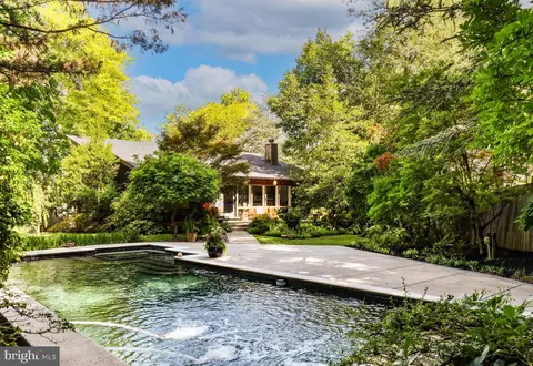 7533 Willow Ln, Falls Church, VA 22042