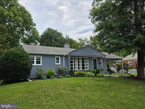 7915 Bainbridge Rd, Alexandria, VA 22308