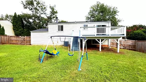 Exterior - 3012 Summershade Ct, Herndon, VA 20171 photo 8 of 11