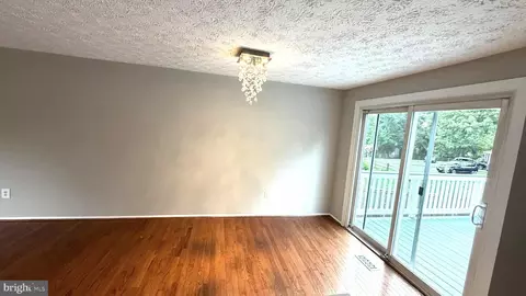 Living - 3012 Summershade Ct, Herndon, VA 20171 photo 5 of 5