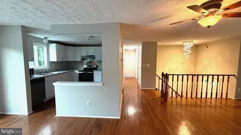 Entry Way - 3012 Summershade Ct, Herndon, VA 20171 photo 2 of 5