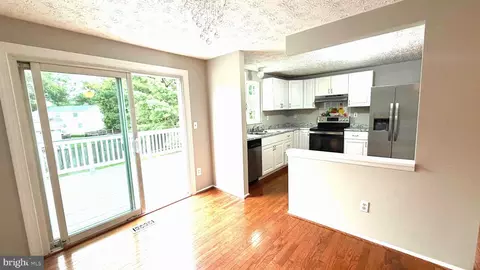 Entry Way - 3012 Summershade Ct, Herndon, VA 20171 photo 4 of 5