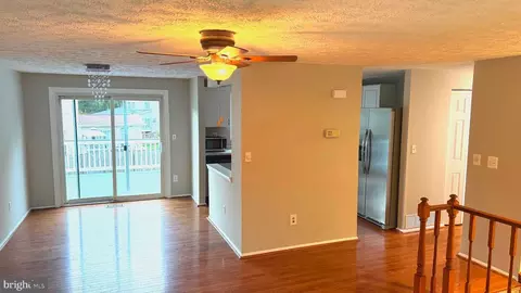 Living - 3012 Summershade Ct, Herndon, VA 20171 photo 4 of 5