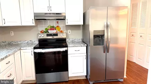 Kitchen - 3012 Summershade Ct, Herndon, VA 20171 photo 2 of 3