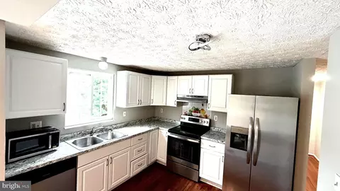 Kitchen - 3012 Summershade Ct, Herndon, VA 20171 photo 3 of 3