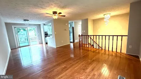 Living - 3012 Summershade Ct, Herndon, VA 20171 photo 1 of 5