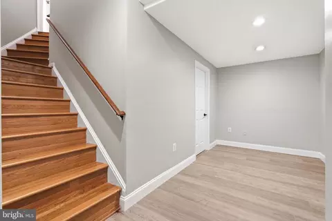 Entry Way - 7608 Mcweadon Ln, Springfield, VA 22150 photo 7 of 10