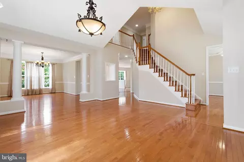 Living - 7608 Mcweadon Ln, Springfield, VA 22150 photo 1 of 15