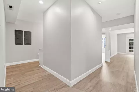 Entry Way - 7608 Mcweadon Ln, Springfield, VA 22150 photo 8 of 10