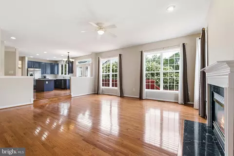 Living - 7608 Mcweadon Ln, Springfield, VA 22150 photo 6 of 15