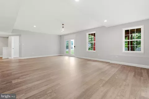 Living - 7608 Mcweadon Ln, Springfield, VA 22150 photo 13 of 15