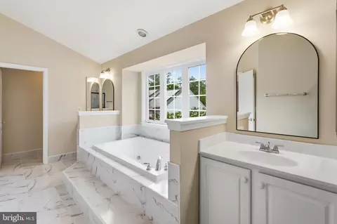 Bath - 7608 Mcweadon Ln, Springfield, VA 22150 photo 3 of 6