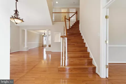 Entry Way - 7608 Mcweadon Ln, Springfield, VA 22150 photo 2 of 10