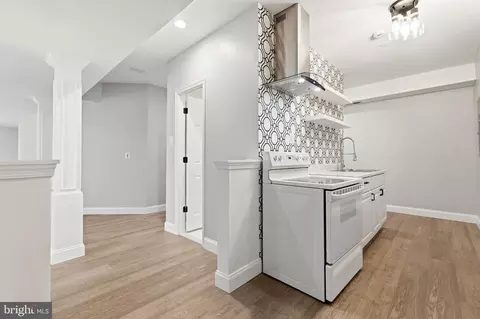 Entry Way - 7608 Mcweadon Ln, Springfield, VA 22150 photo 9 of 10